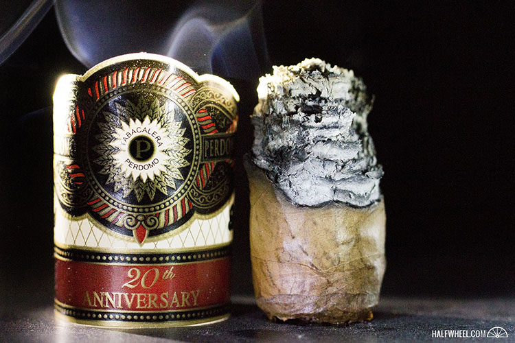 PERDOMO 20TH ANNIVERSARY CONNECTICUT GORDO 雪茄