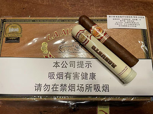 狮子牌喀麦隆罗布图铝筒 La Aurora Cameroon Robusto Tubo 雪茄