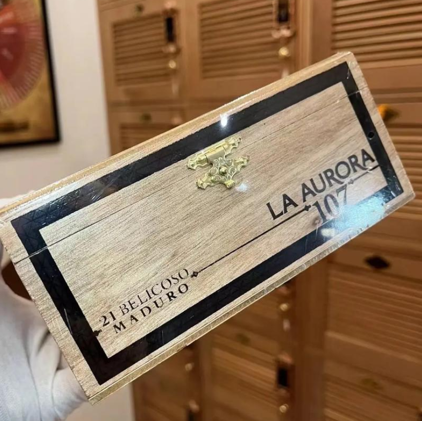 狮子牌107马杜罗彪丽高 La Aurora 107 Belicosos 雪茄